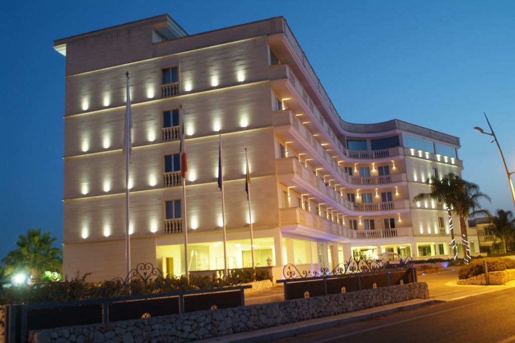 Grand Hotel Dei Cavalieri Maruggio Esterno foto